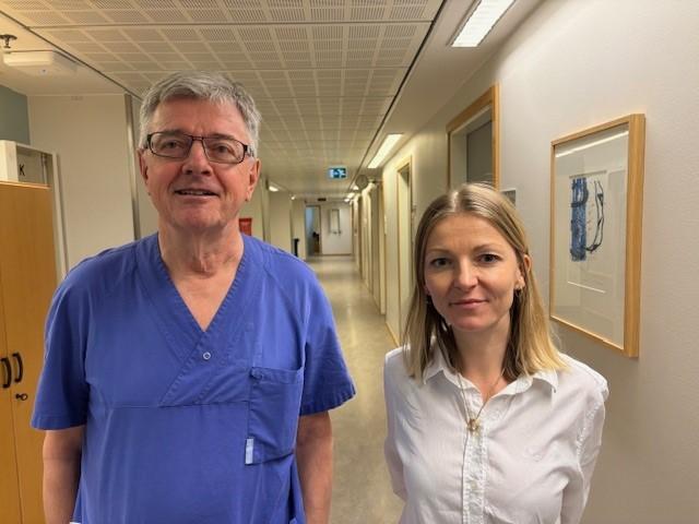 Bild på Lenka Nováková Nyrén, överläkare och ordförande för Svenska MS-sällskapet, samt professor Jan Lycke  från Sahlgrenska Universitetssjukhuset